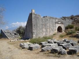 Tiyatro güney batıdan görünüm.JPG